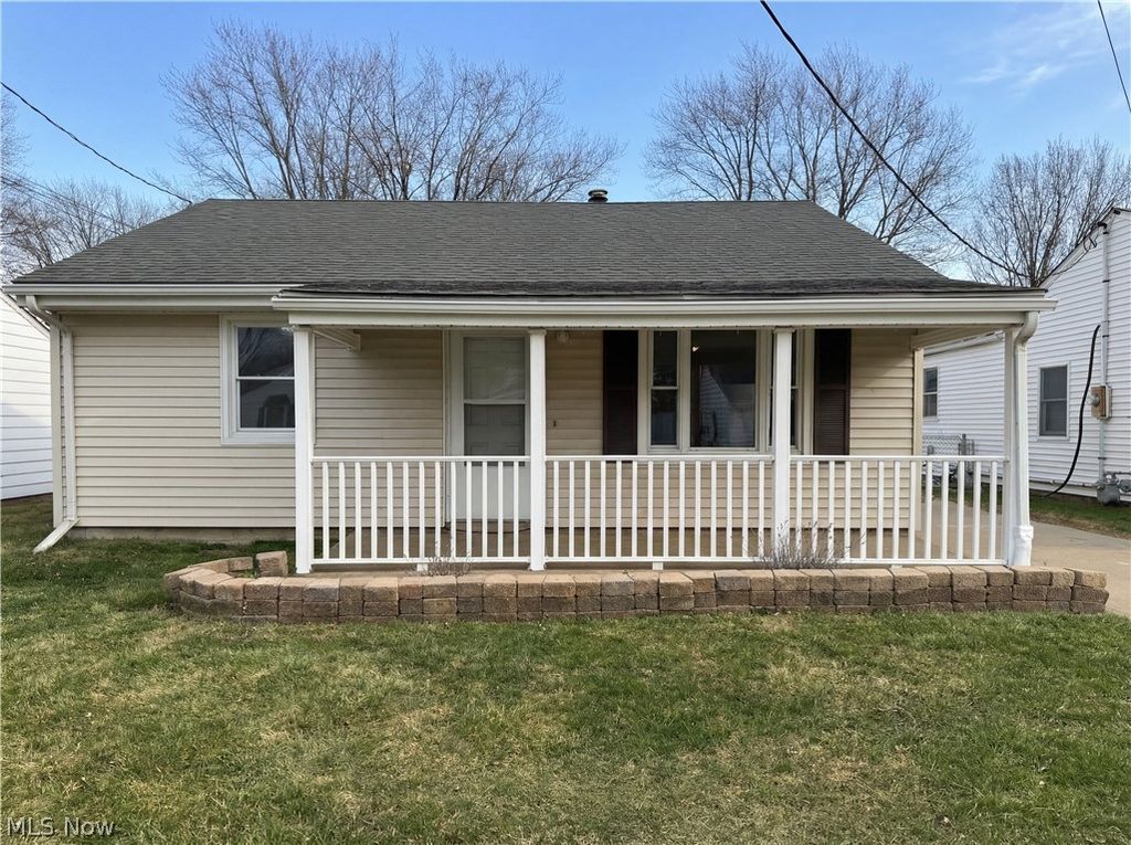 Photo of 409 Wesley Avenue, Elyria, OH 44035 (MLS # 5196900)