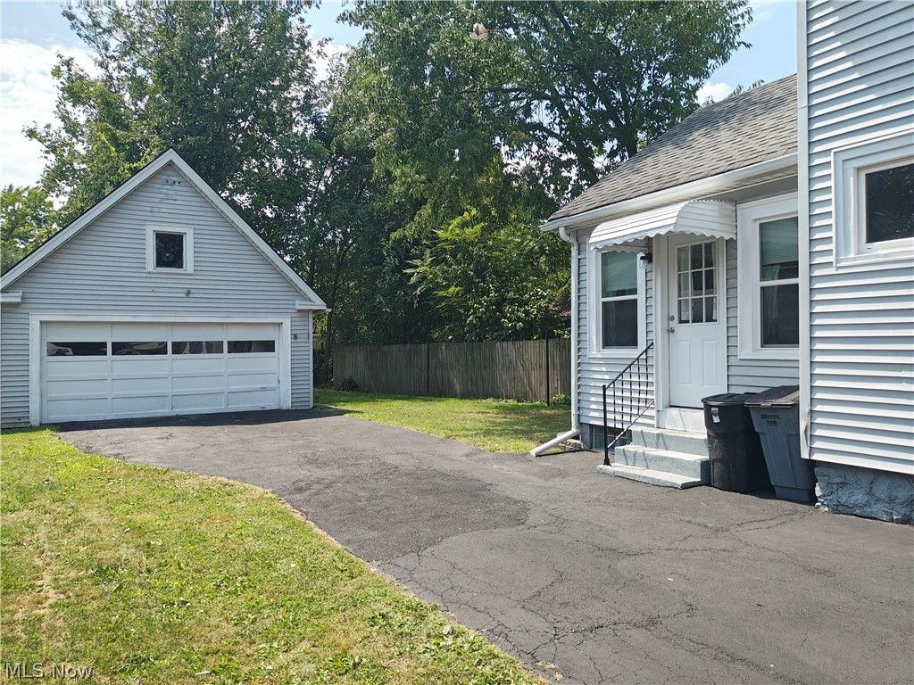 Photo of 914 W 50th Street, Ashtabula, OH 44004 (MLS # 5192867)