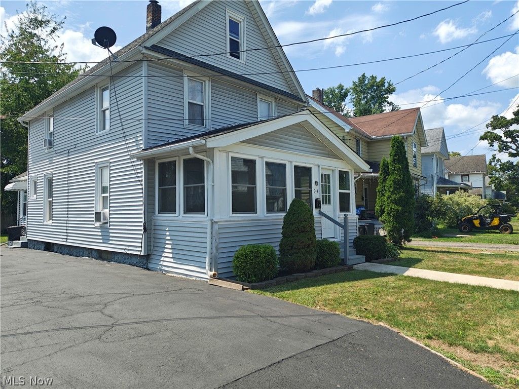 Photo of 914 W 50th Street, Ashtabula, OH 44004 (MLS # 5192867)