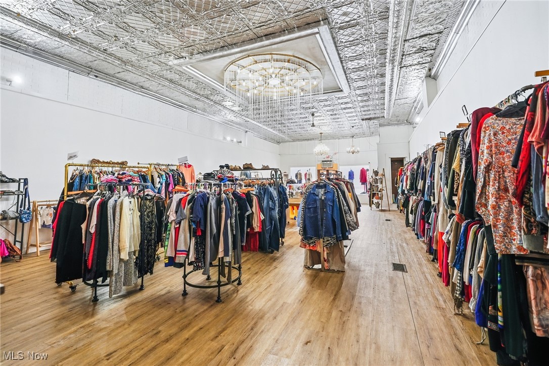 Village/Lisbon - Commercial Sale