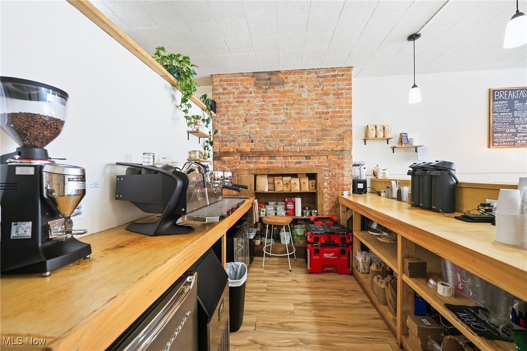 Village/Lisbon - Commercial Sale