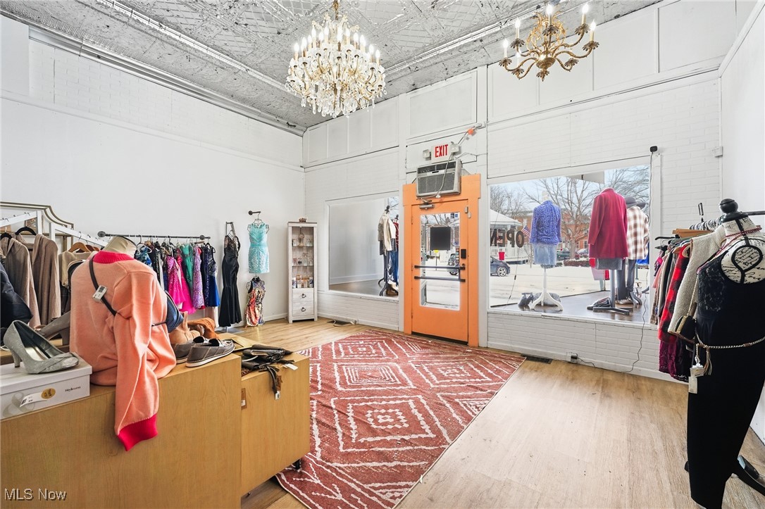 Village/Lisbon - Commercial Sale