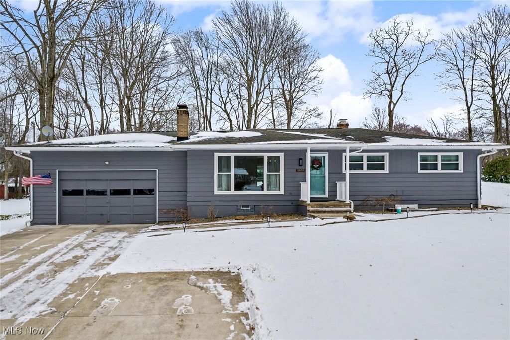 Photo of 3859 Greenfield Road, Uniontown, OH 44685 (MLS # 5182413)