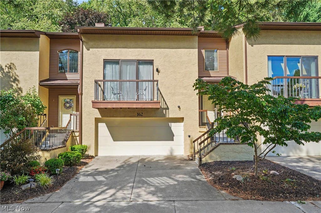 Photo of 162 Lake Terrace Drive, Munroe Falls, OH 44262 (MLS # 5222432)
