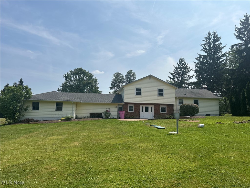 12572 Klatka Drive, Chardon, Ohio image 4