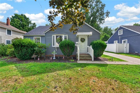 Photo of 24301 Smith Avenue, Westlake, OH 44145 (MLS # 5245680)