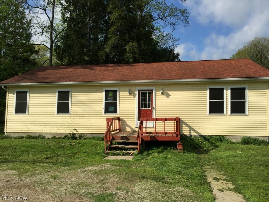 Take a look a this fantastic ranch home on the river. Updated interior includes newer floor coverings, interior paint, updated kitchen with oak cabinets and updated bathrooms. Home was originally built in 1928 situated on the Grand River.