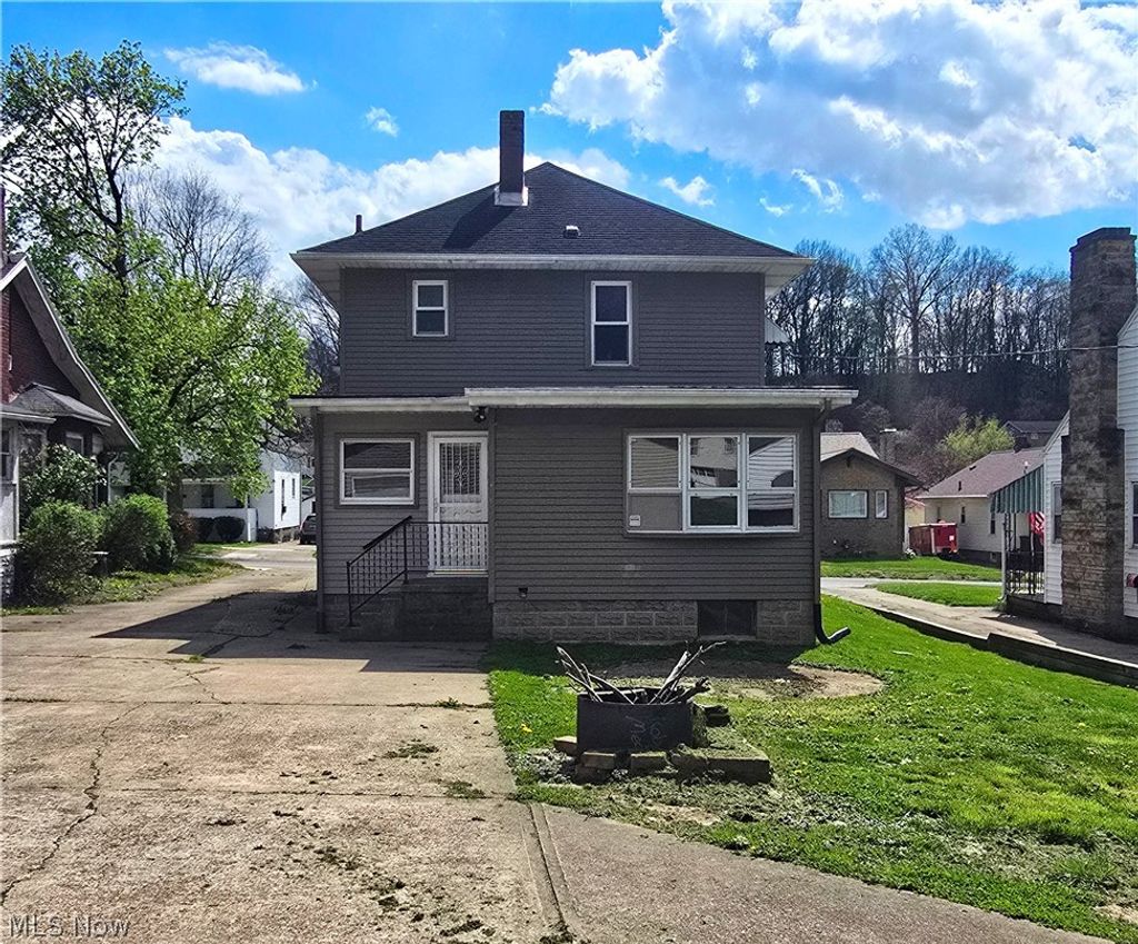 Photo of 1720 Chestnut Street, Coshocton, OH 43812 (MLS # 5196444)