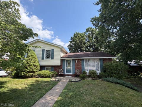 Homes For Sale - 170 Tartan Drive<br/> Brooke County, Follansbee, WV 26037