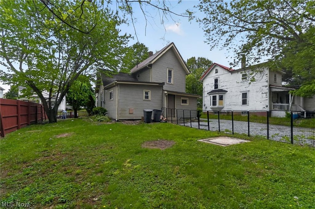 Photo of 402 Vine Street, Ashland, OH 44805 (MLS # 5207269)