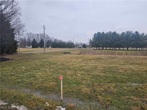 Photo of 31 Shores Drive, Poland, OH 44514 (MLS # 5187443)