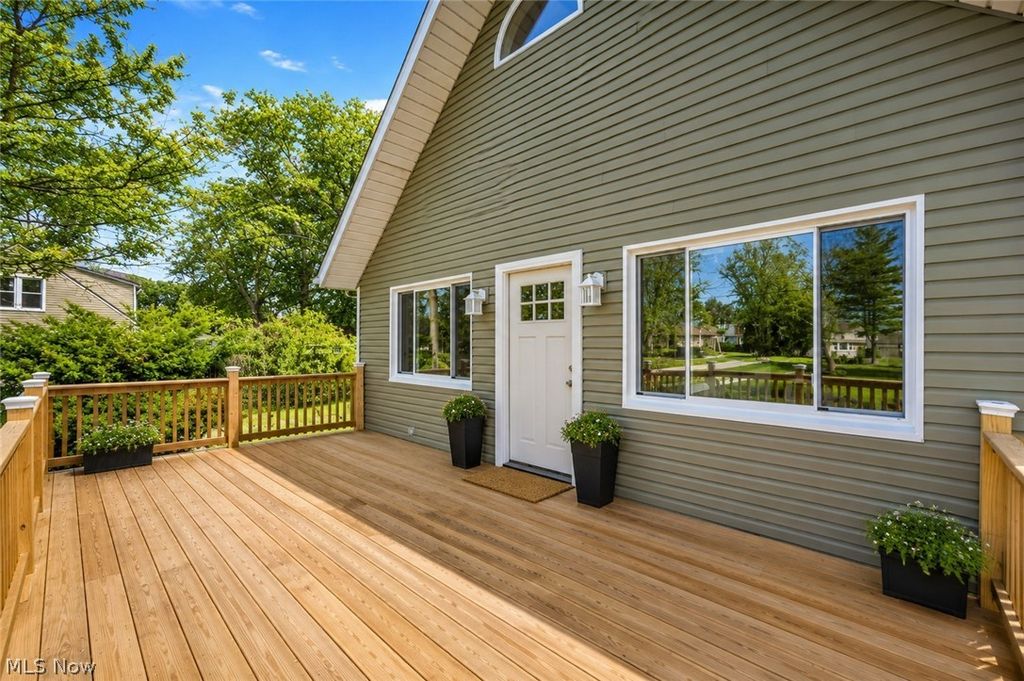Photo of 33418 Lake Shore Boulevard, Willowick, OH 44095 (MLS # 5213438)
