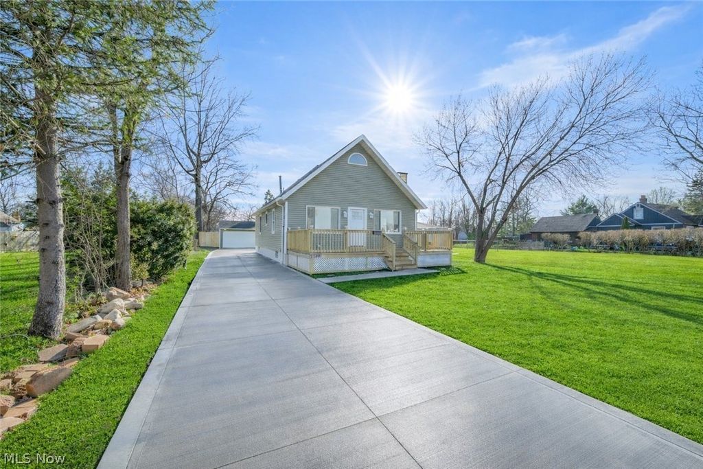 Photo of 33418 Lake Shore Boulevard, Willowick, OH 44095 (MLS # 5213438)