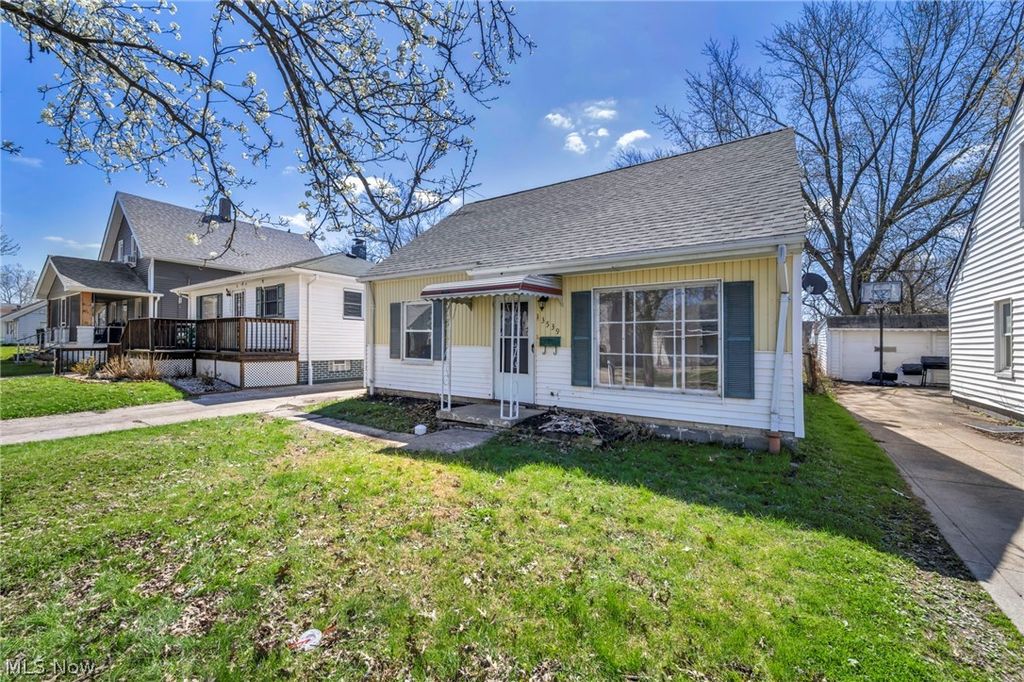 Photo of 13539 Bennington Avenue, Cleveland, OH 44135 (MLS # 5199786)