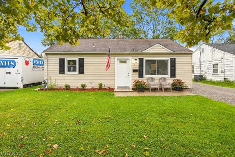 Homes For Sale - 330 Roosevelt Avenue<br/> Elyria, OH 44035