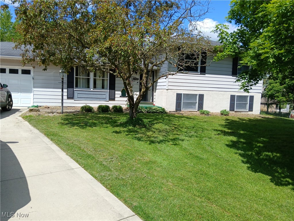 8565 Greenleaf Circle, Canal Fulton, Ohio image 1