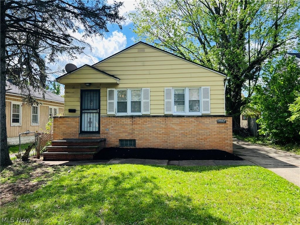 Photo of 3968 E 147th Street, Cleveland, OH 44128 (MLS # 5205333)