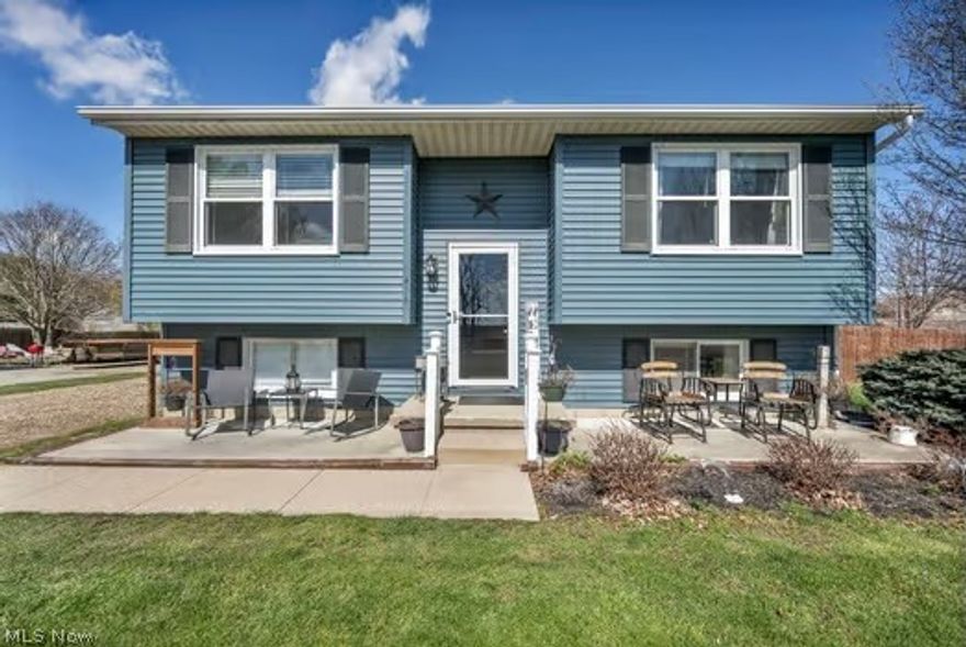 Welcome to this beautiful 4 bedroom, 2 bathroom bi-level home in Wellington, Ohio! This well maintained home offers numerous updates and amenities that make it move in ready. Recent updates include new siding installed in the last two years, a brand new hot water tank, and a high efficiency furnace. This home features a whole house generator with a brand new battery and an ADT security
system for added peace of mind. Outside, the home features a spacious deck built two years ago and a fully fenced in yard for you to enjoy all summer long! Don't miss out on the opportunity to own a beautifully updated home in a desirable location!