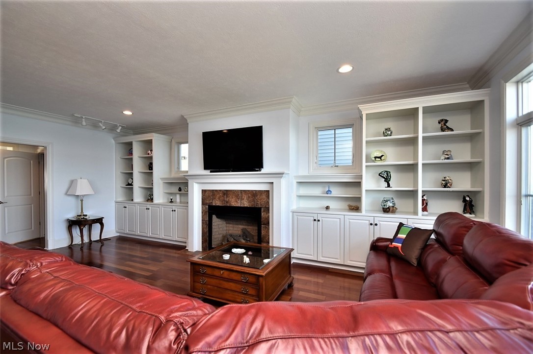 Larimar Lakefront Neighborhood Sub - Residential