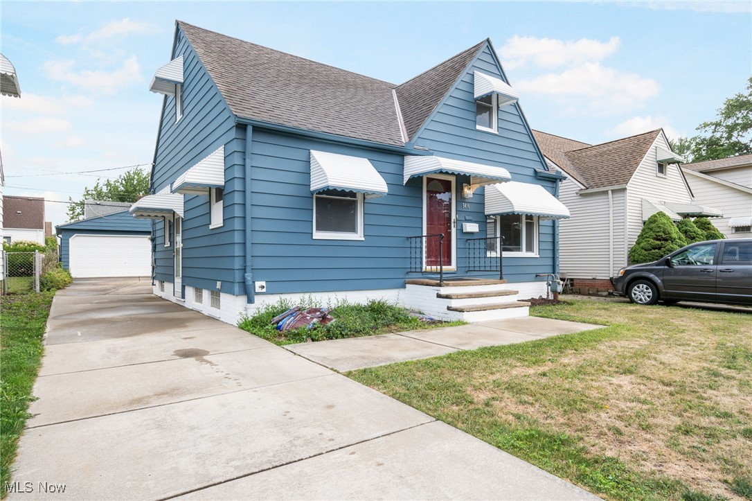 Available in OCTOBER. Minimum requirements, 600 credit score, credit and background checks for all adults, no evictions, no felonies, 3x the monthly rent in gross income. Tenant pays for all utilities. Application is $40+tax per adult.