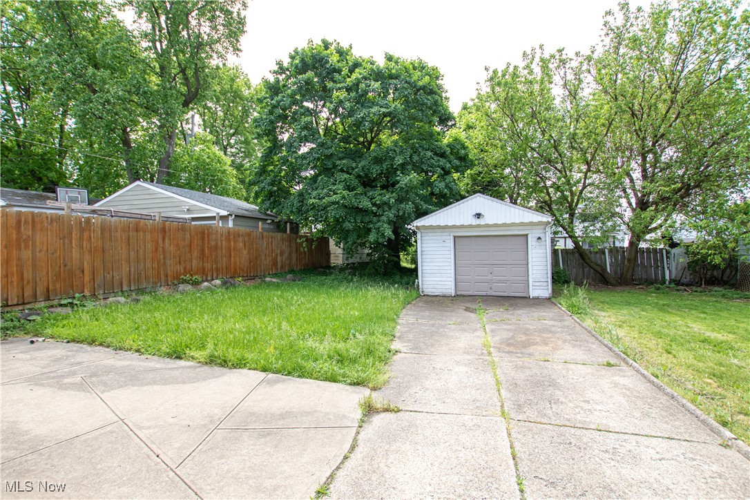 8422 Rosewood Avenue, Cleveland, Ohio image 36