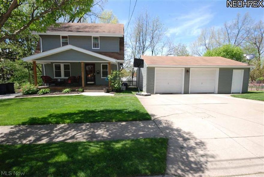 Gorgeous Updated home North of Iuka close to the Gorge in North Hill. Rare find- 3 car garage! Oversized 2.5 car (28x21) plus a 1 car garage! Updates include ’14 Possible Bd 4 / Rec Rm all brand new. '13 refinished upstairs hdwood flrs '12 Vinyl siding, soffit, gutters, downs, A/C, Refinished Hdwood Flrs, Kit Windows, Steel ext rear door, dishwasher '11 Energy Efficient Windows- dual pane dble hung w screens '09 Covered porch deck, Kitchen remodel-raised panel cab, counter, sink, fixtures,display cabinet '06 Bth remodel- flr, vanity w solid surface cntr, shower/tub surround & closet. Gorgeous covered front porch on the sidewalk lined street- enter to tile landing & hardwd liv rm w brick corner gas fp w mantle. Spacious Din rm w hardwood flooring & chair rail. The completely remodeled kitchen features tile flooring, pantry & good counter space. Brand new finished basement- bd 4 or rec rm. Built on a raised panel for comfort- new drywall, insulation, lighting, vinyl plank flooring, addtl