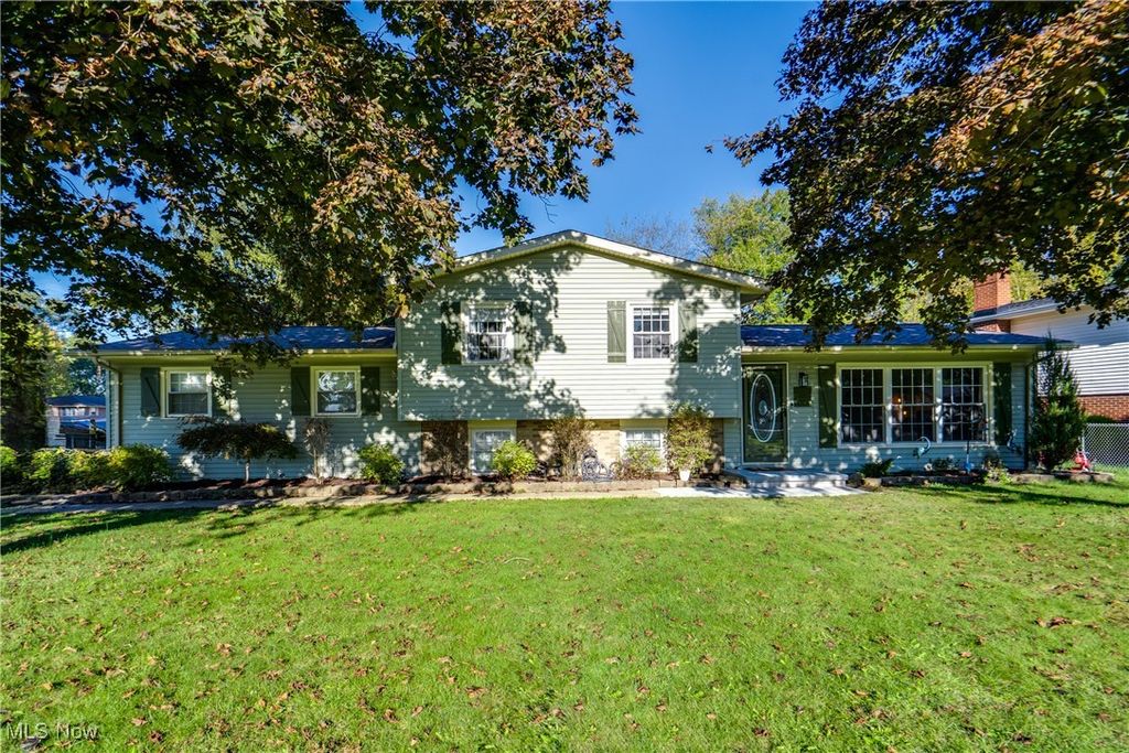 Photo of 1805 Blempton Road NW, Massillon, OH 44646 (MLS # 5165928)