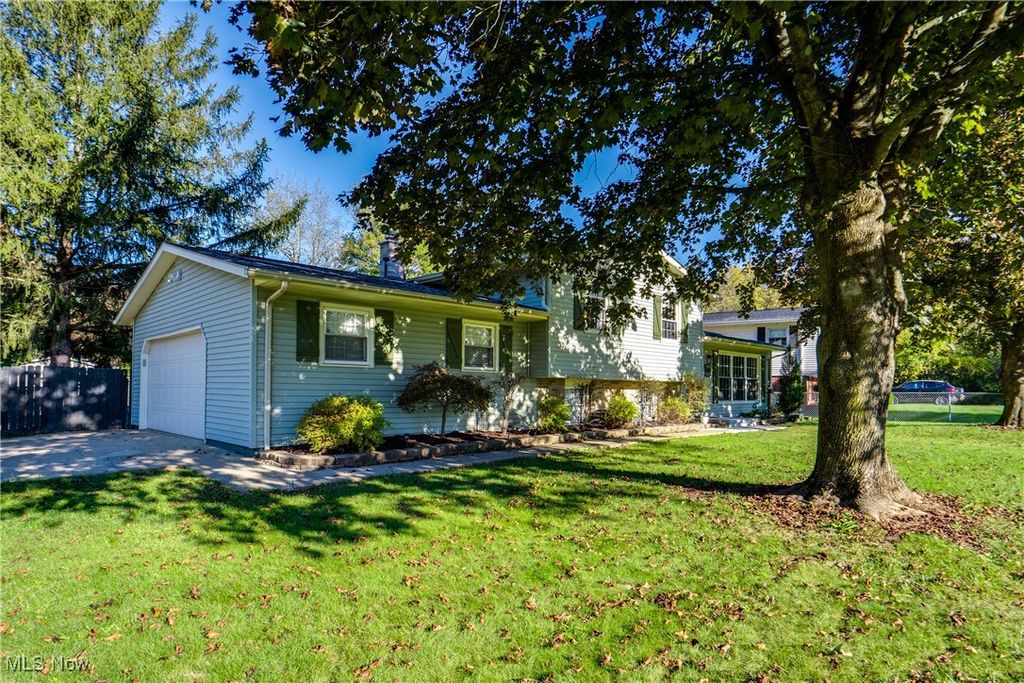 Photo of 1805 Blempton Road NW, Massillon, OH 44646 (MLS # 5165928)