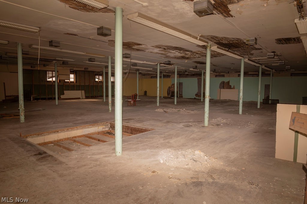 Connecticut Western Reserve - Commercial Sale