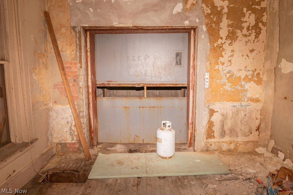 Connecticut Western Reserve - Commercial Sale