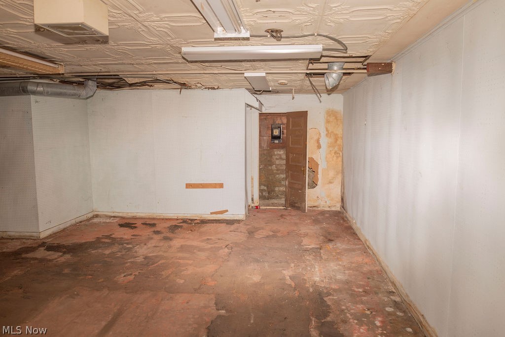 Connecticut Western Reserve - Commercial Sale