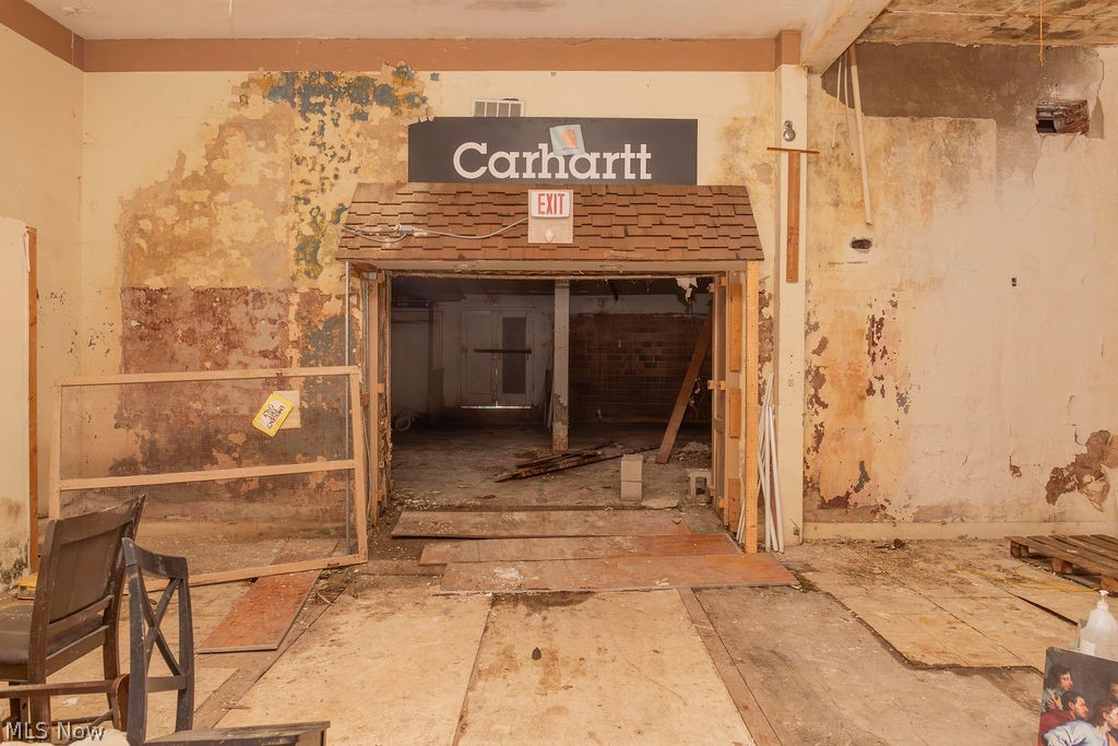 Connecticut Western Reserve - Commercial Sale