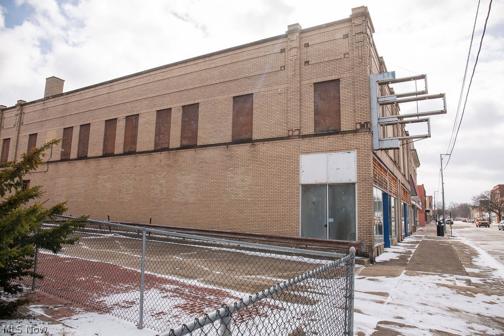 Connecticut Western Reserve - Commercial Sale