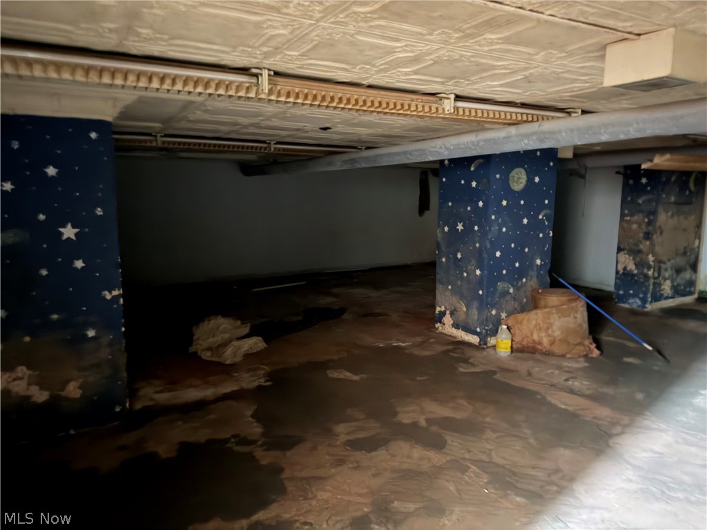 Connecticut Western Reserve - Commercial Sale