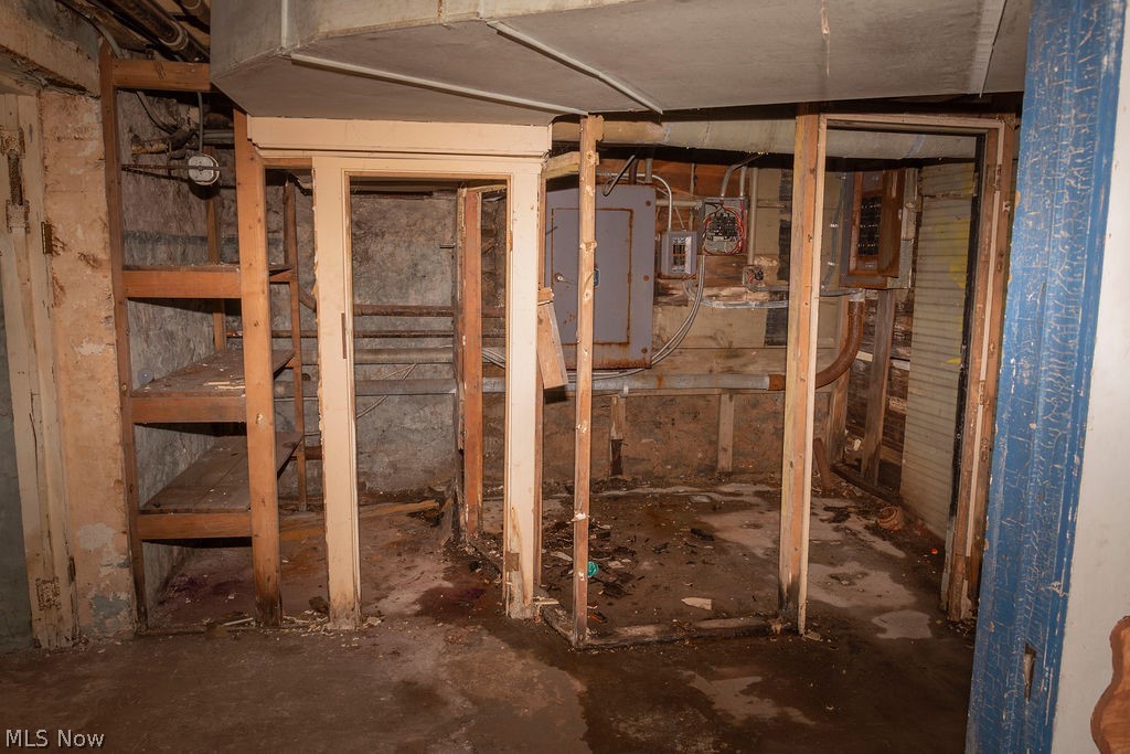 Connecticut Western Reserve - Commercial Sale