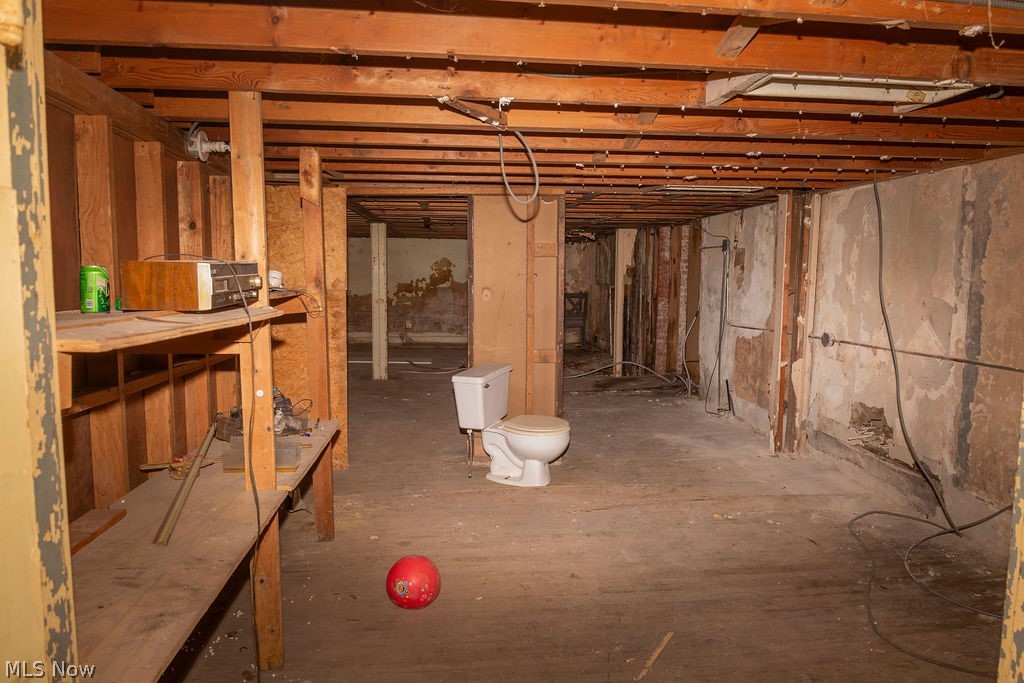 Connecticut Western Reserve - Commercial Sale