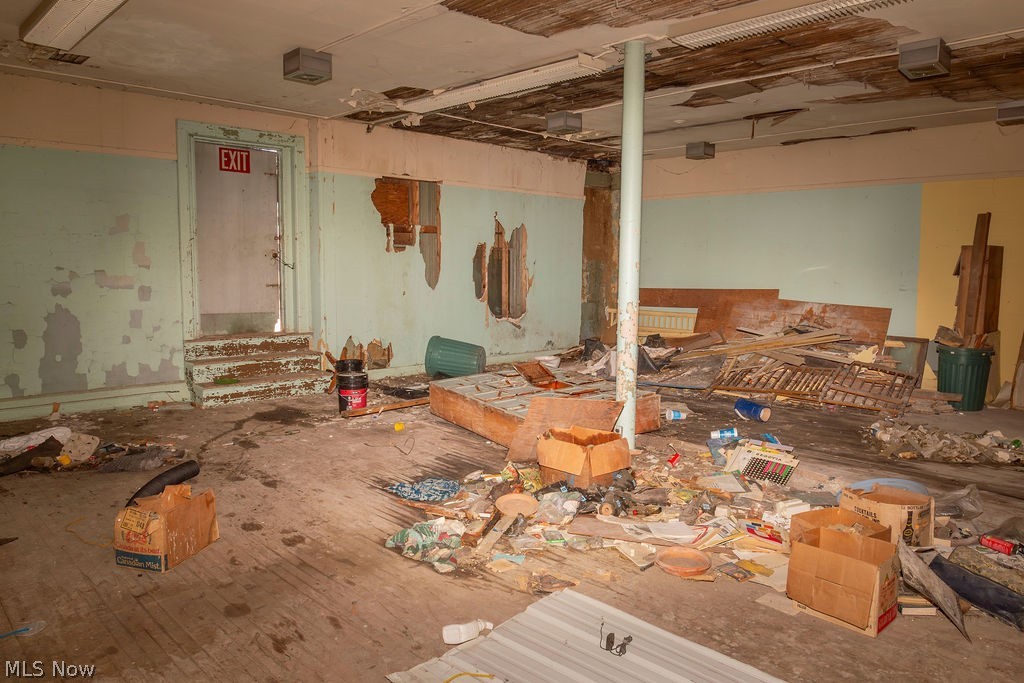 Connecticut Western Reserve - Commercial Sale