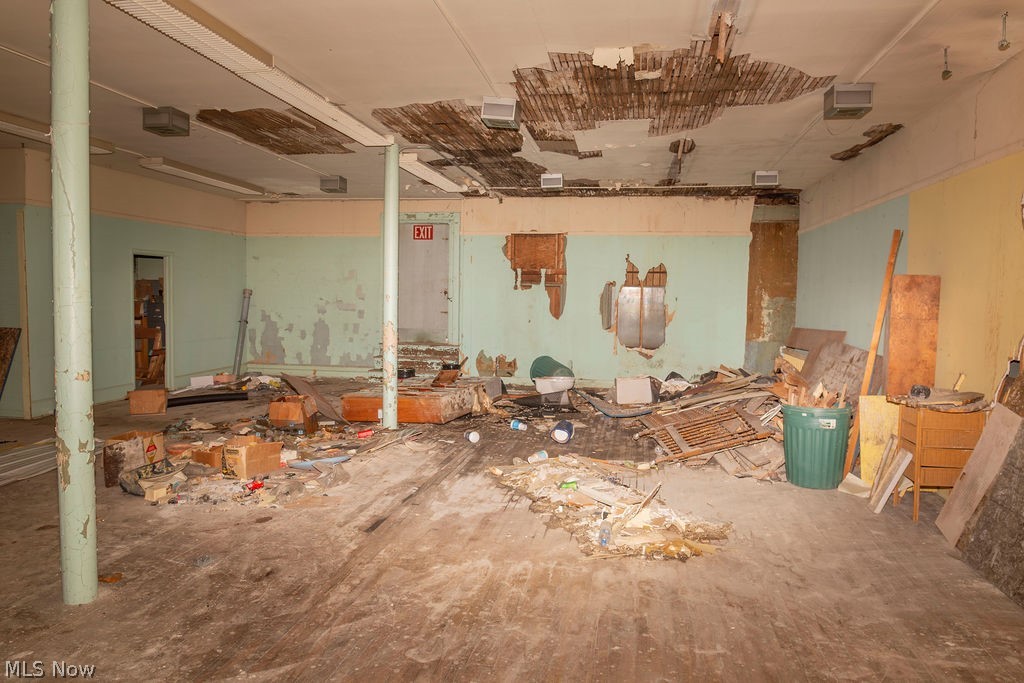 Connecticut Western Reserve - Commercial Sale