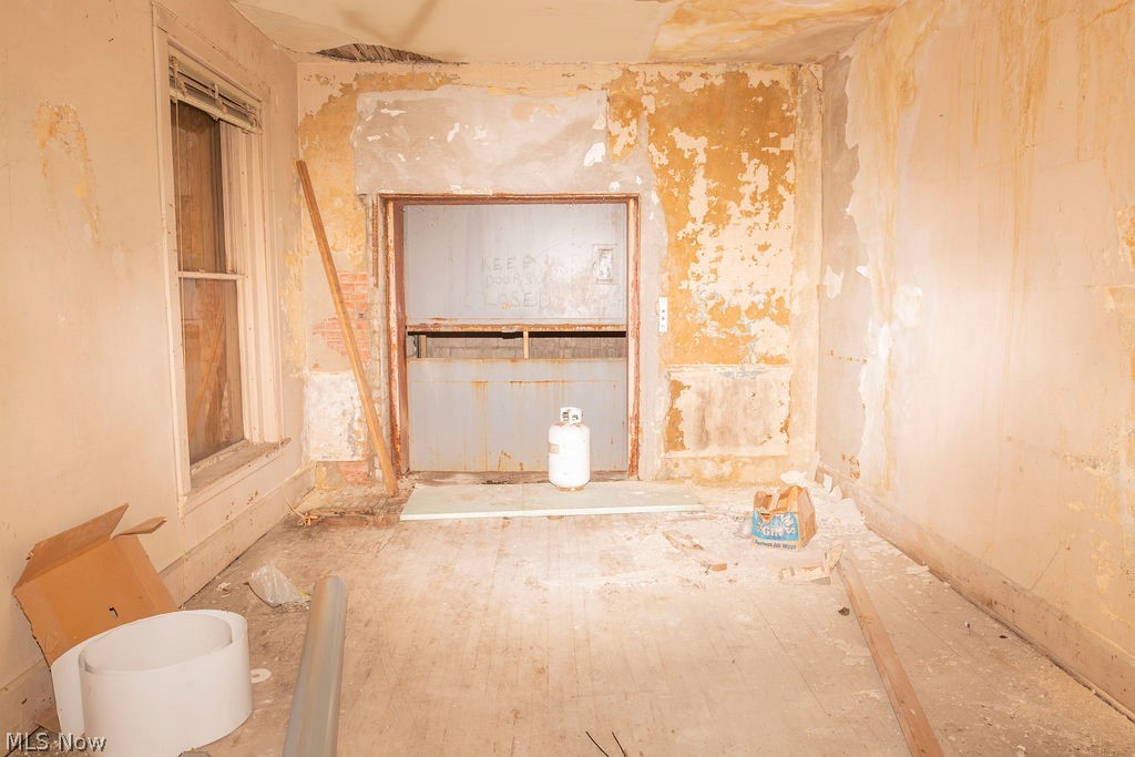 Connecticut Western Reserve - Commercial Sale