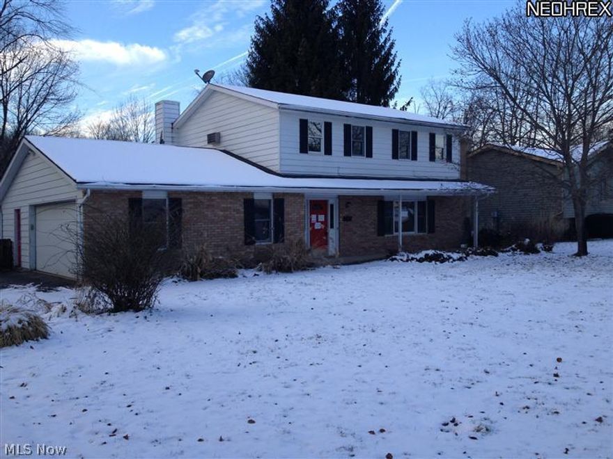 This beautiful home is ready for its next owner and their finishing touches.  Three bedroom, 2.5 bath home. Large three season room with skylights overlooking park like yard. Master bedroom with full bath and walk in closet. Breakfast bar in kitchen with extra space for office. Streetsboro Mailing address and Kent City Schools.