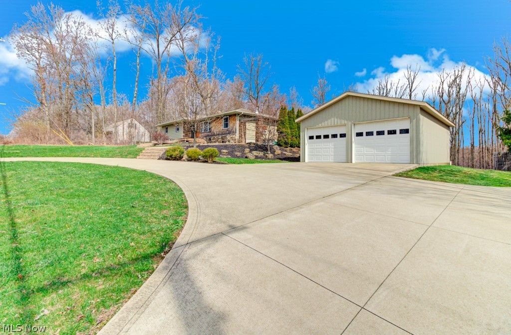 Photo of 251 E Mohawk Drive, Malvern, OH 44644 (MLS # 5197440)