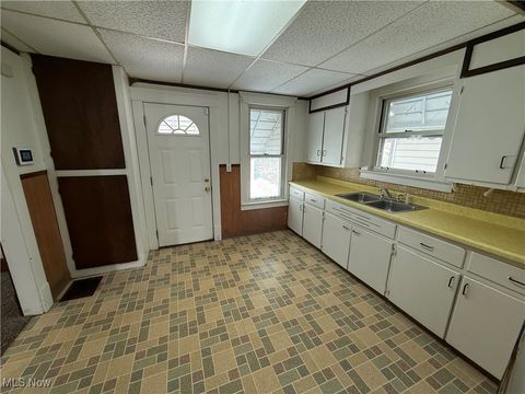 Tiny photo for 376 Laird Avenue SE, Warren, OH 44483 (MLS # 5180171)