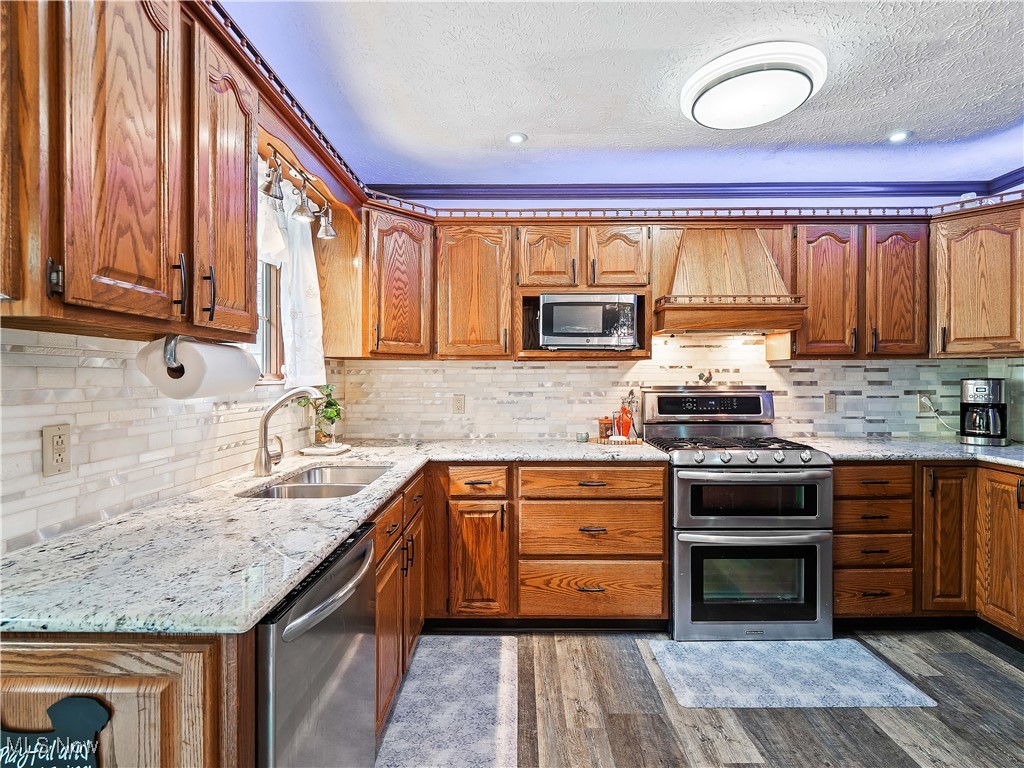 808 Crestline Avenue, Amherst, Ohio image 13