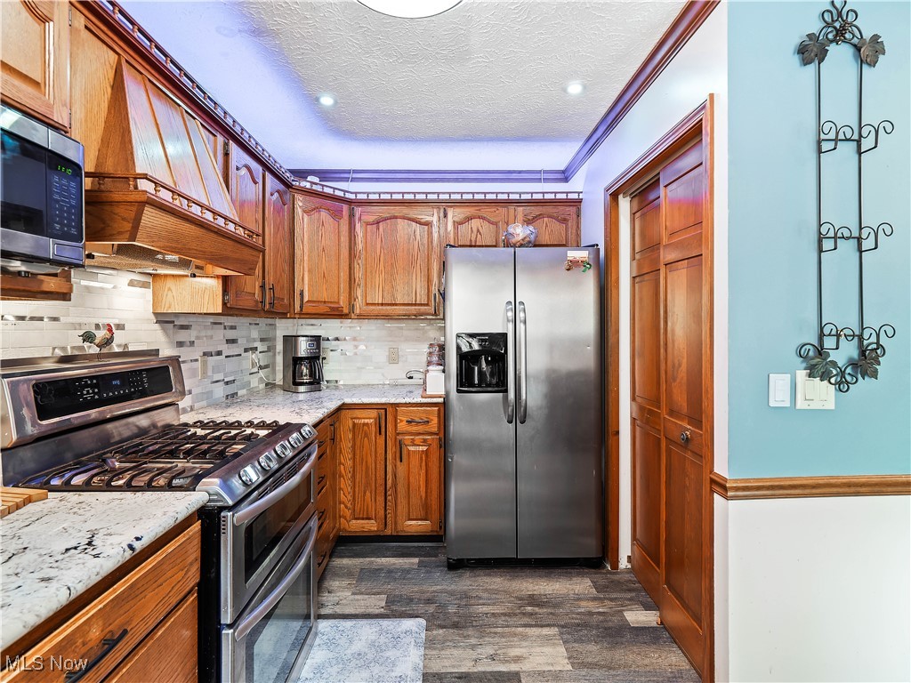 808 Crestline Avenue, Amherst, Ohio image 14