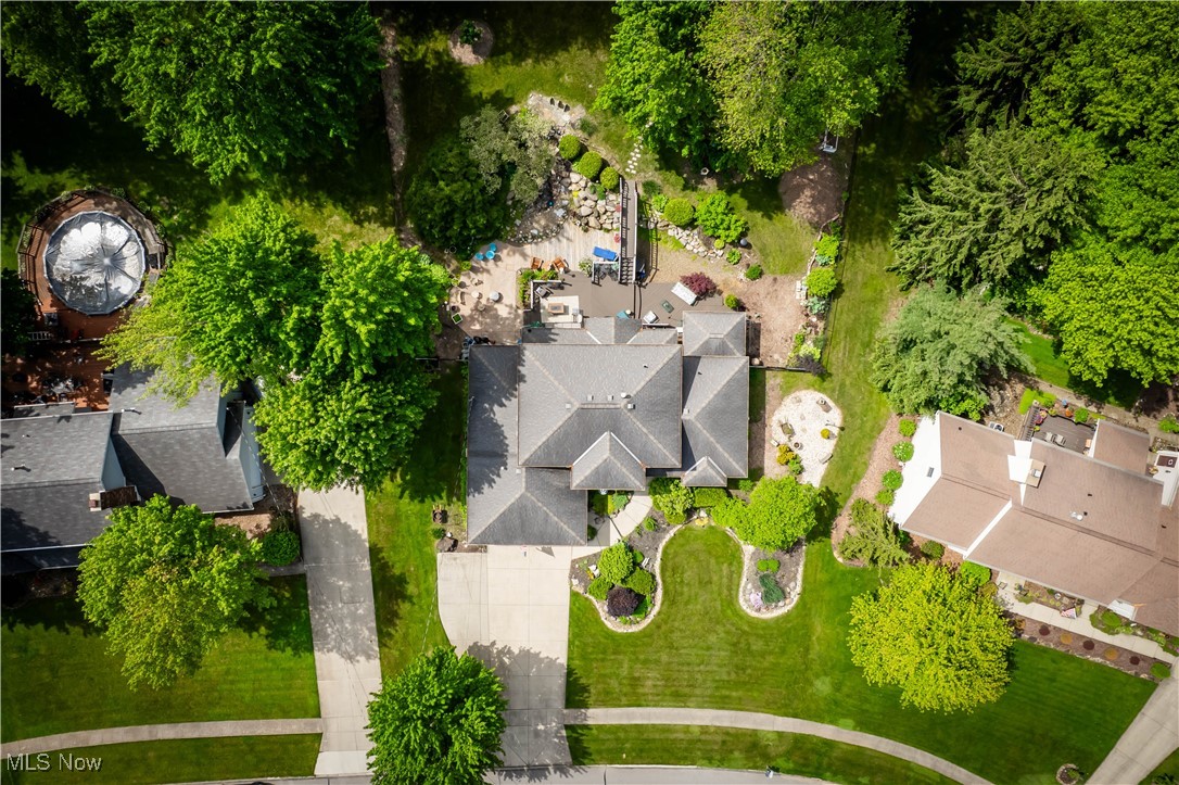 808 Crestline Avenue, Amherst, Ohio image 3