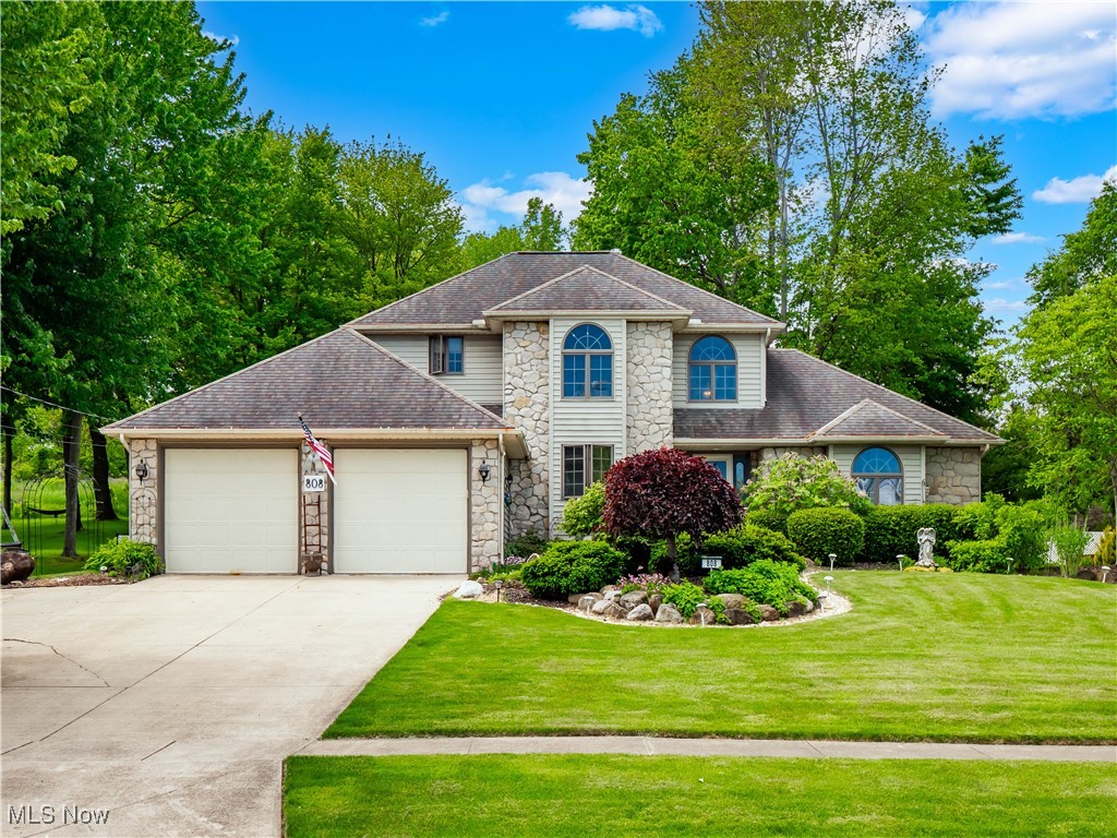 808 Crestline Avenue, Amherst, Ohio image 1