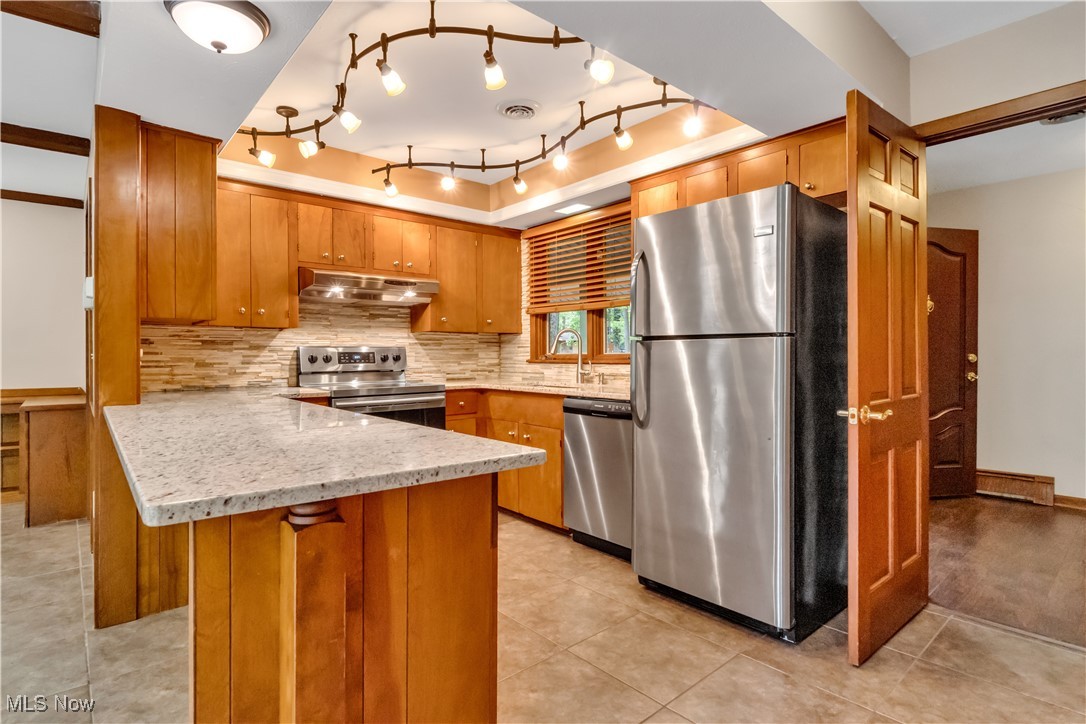 19654 Tanbark Lane, Strongsville, Ohio image 2