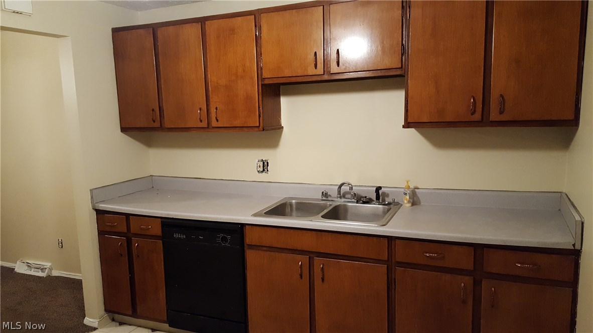 Clarkwood Twnhse Condo 02 - Residential Lease
