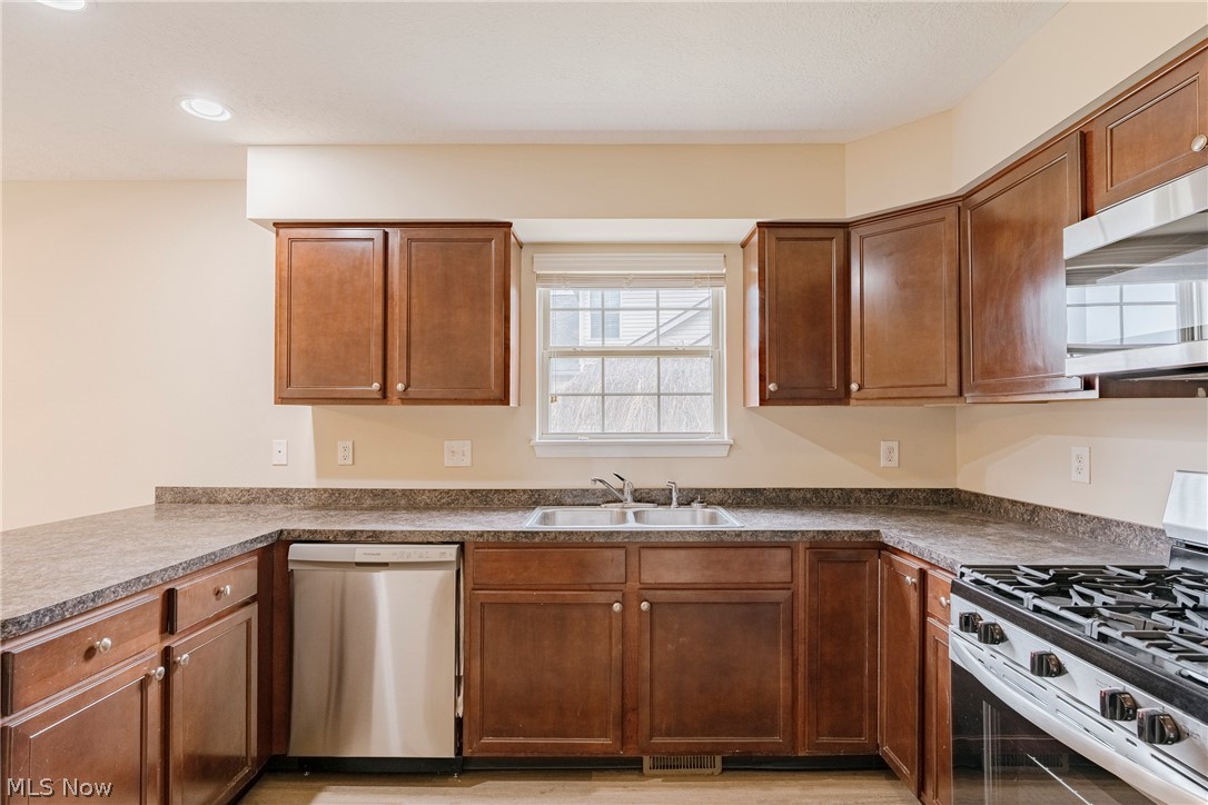 Creekside/Pleasant Lakes Condo - Residential