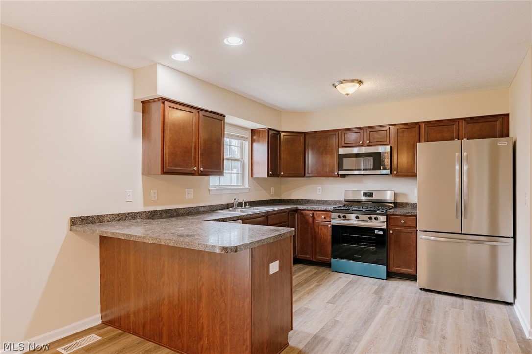 Creekside/Pleasant Lakes Condo - Residential